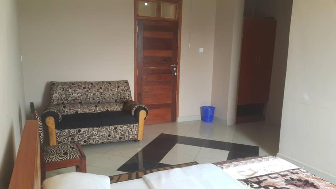 Anmut Hostel Lushoto Екстериор снимка
